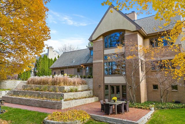 1319 Creekside COURT, Grafton, WI 53024