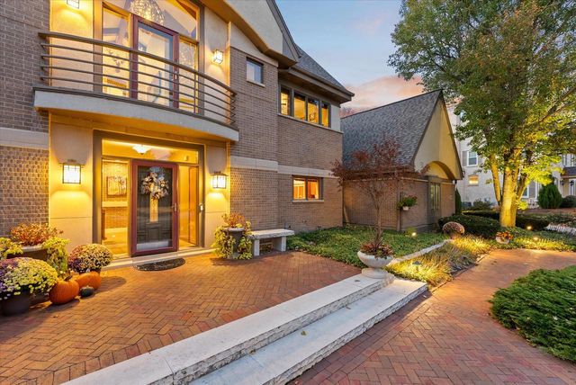 1319 Creekside COURT, Grafton, WI 53024