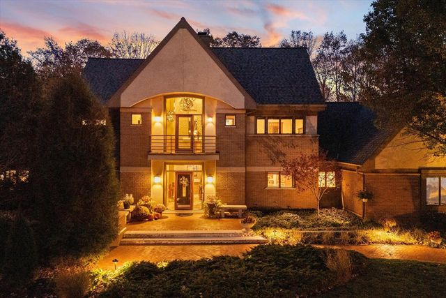 1319 Creekside COURT, Grafton, WI 53024