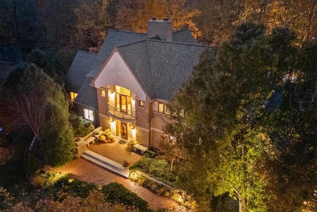 1319 Creekside COURT, Grafton, WI 53024