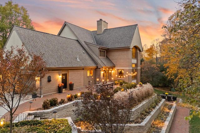 1319 Creekside COURT, Grafton, WI 53024