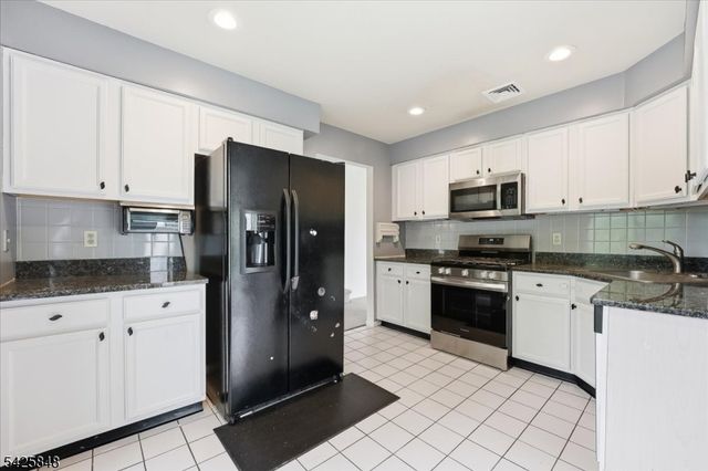 2 Powderhorn Dr, Rockaway Twp., NJ 07866