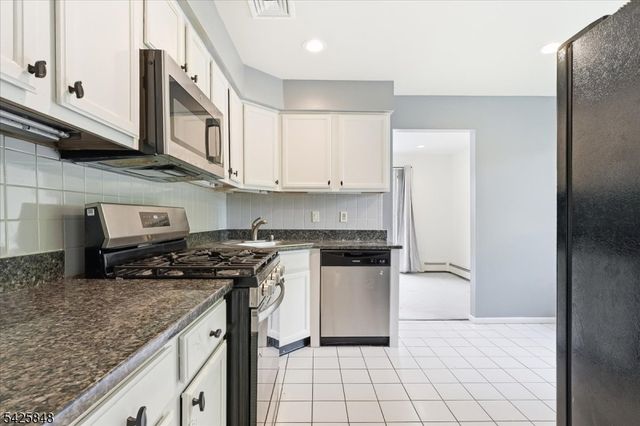 2 Powderhorn Dr, Rockaway Twp., NJ 07866
