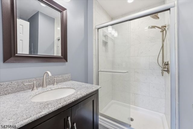 2 Powderhorn Dr, Rockaway Twp., NJ 07866