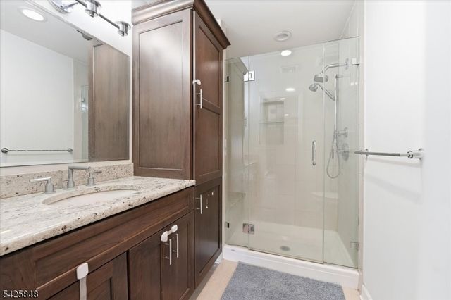 2 Powderhorn Dr, Rockaway Twp., NJ 07866