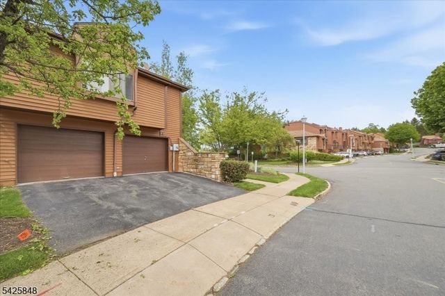 2 Powderhorn Dr, Rockaway Twp., NJ 07866