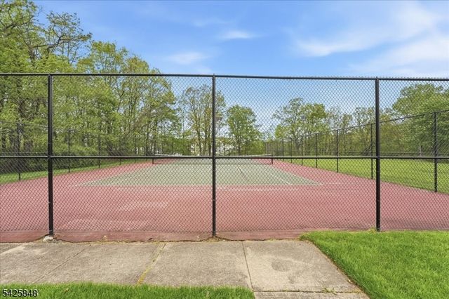 2 Powderhorn Dr, Rockaway Twp., NJ 07866