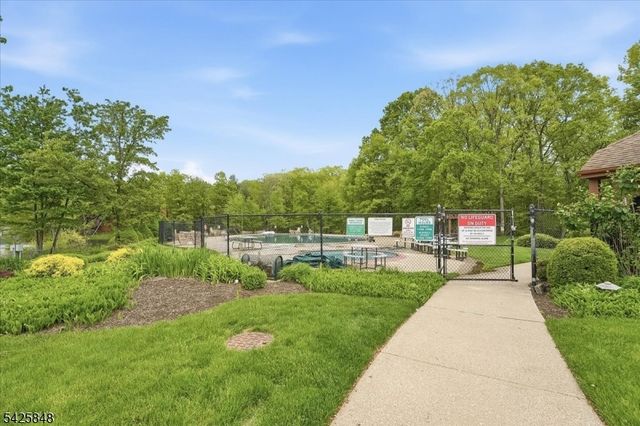 2 Powderhorn Dr, Rockaway Twp., NJ 07866