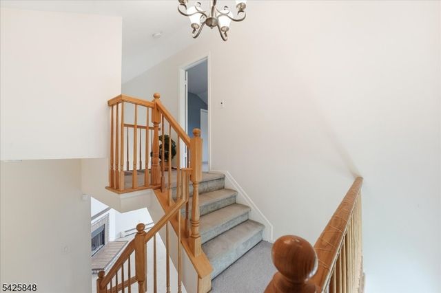 2 Powderhorn Dr, Rockaway Twp., NJ 07866