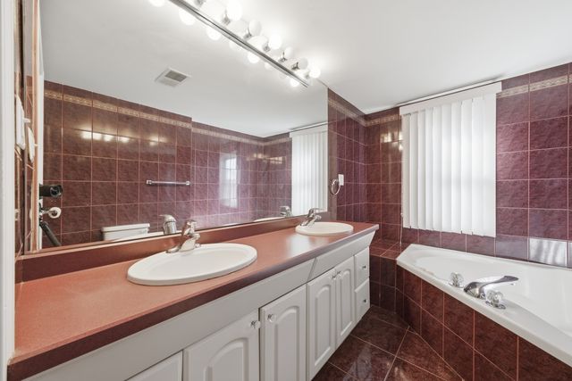 7538 E Praire Road, Skokie, IL 60076