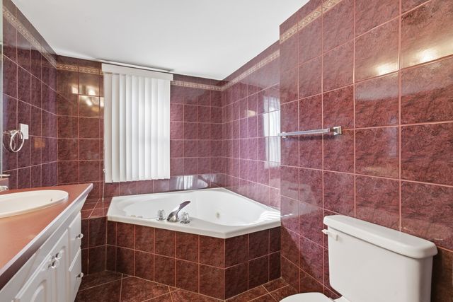 7538 E Praire Road, Skokie, IL 60076