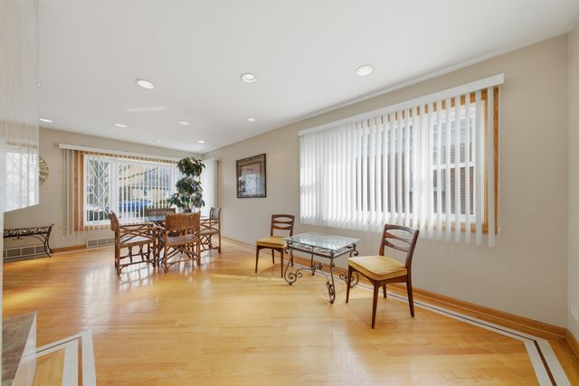 7538 E Praire Road, Skokie, IL 60076