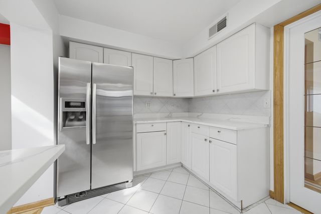 7538 E Praire Road, Skokie, IL 60076