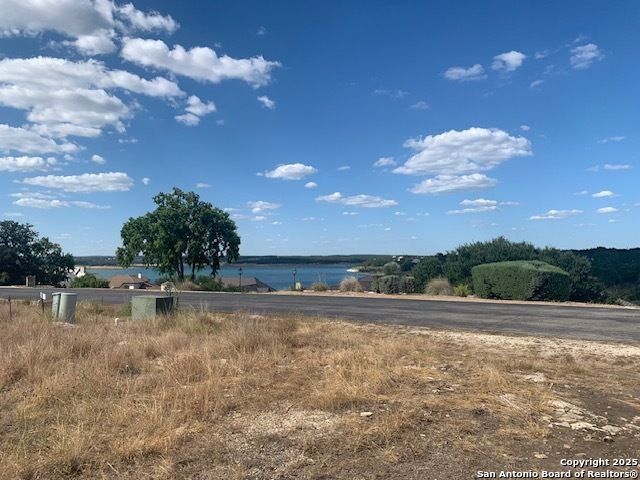 523 OAK SHORES DR, Canyon Lake, TX 78133