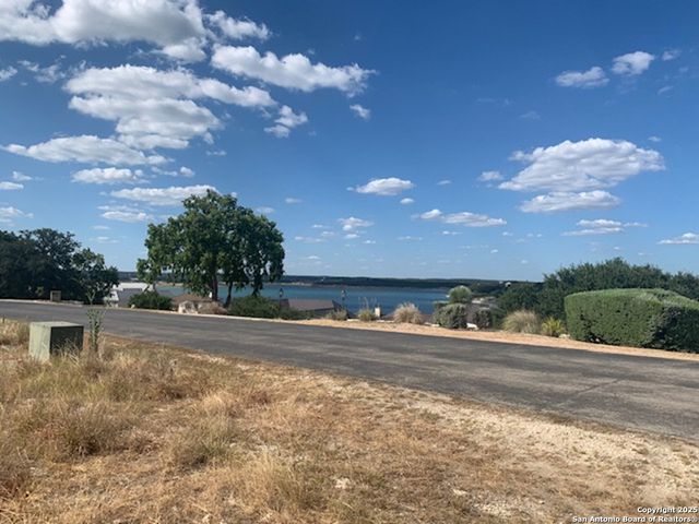 523 OAK SHORES DR, Canyon Lake, TX 78133