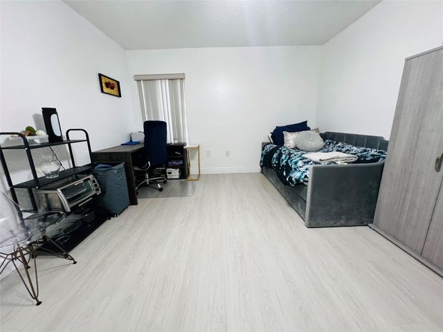 4040 N Hills Drive 7, Hollywood, FL 33021