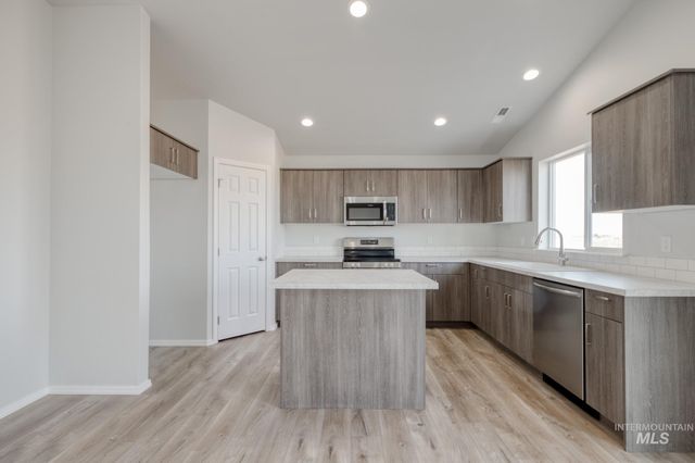 1666 Dyer St, Middleton, ID 83644