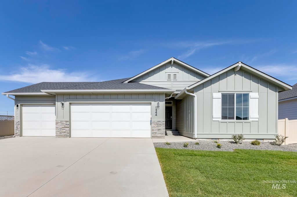1666 Dyer St, Middleton, ID 83644