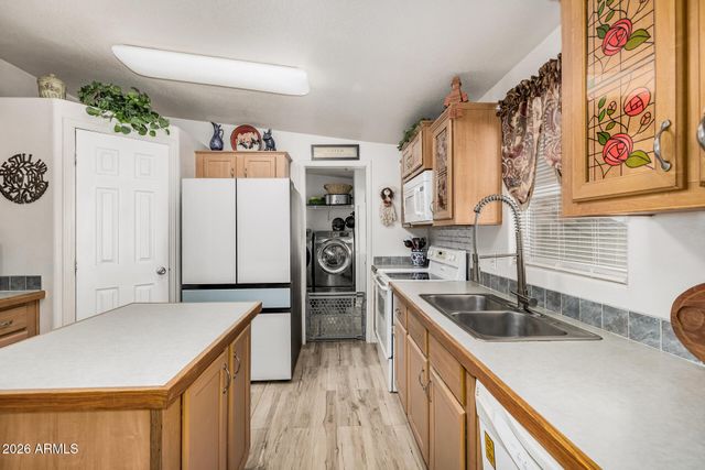 2200 N DELAWARE Drive 77, Apache Junction, AZ 85120