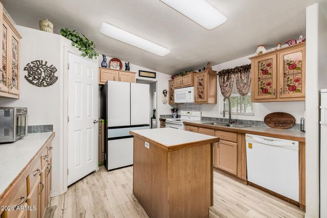 2200 N DELAWARE Drive 77, Apache Junction, AZ 85120