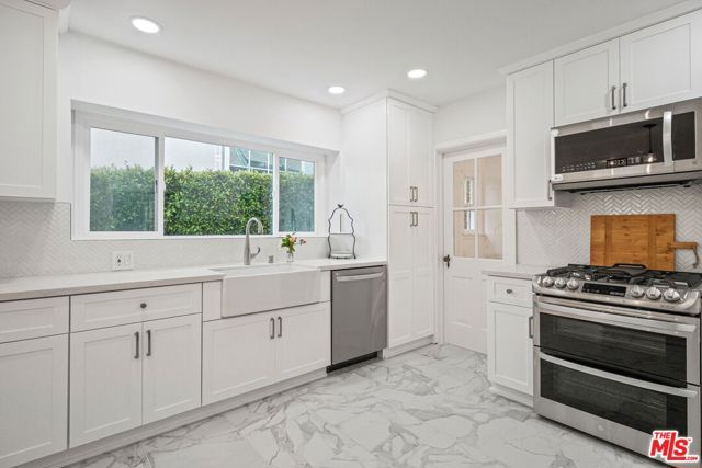 10527 LE CONTE Avenue, Los Angeles, CA 90024