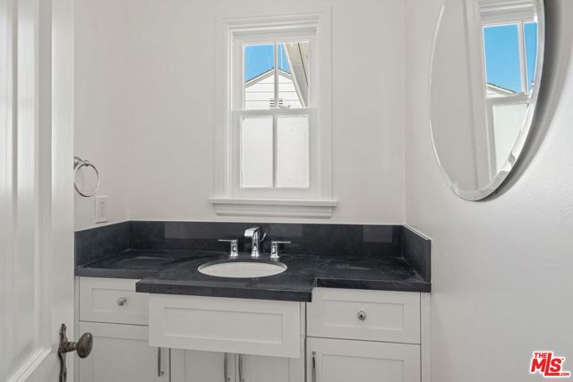 10527 LE CONTE Avenue, Los Angeles, CA 90024