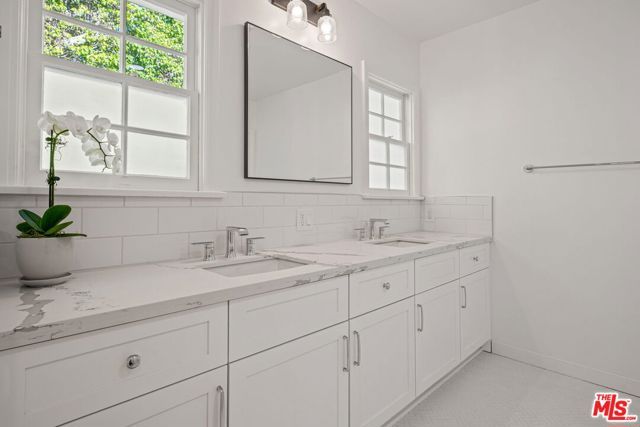 10527 LE CONTE Avenue, Los Angeles, CA 90024