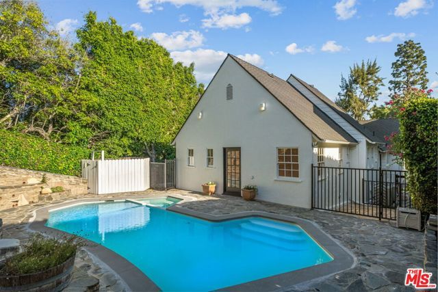 10527 LE CONTE Avenue, Los Angeles, CA 90024