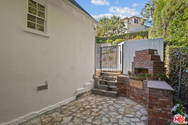 10527 LE CONTE Avenue, Los Angeles, CA 90024