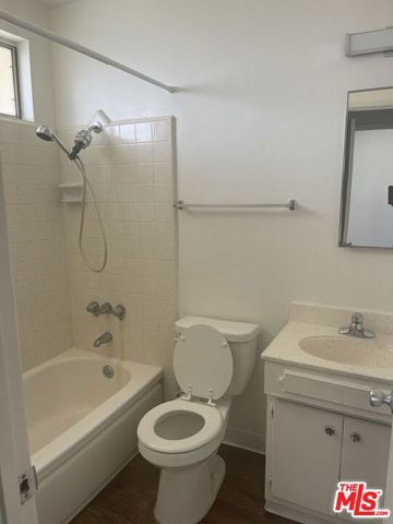 3686 S Centinela Avenue 6, Los Angeles, CA 90066