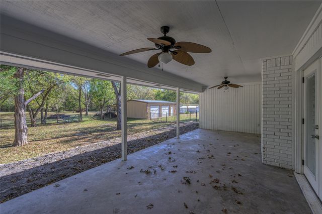 750 Possom Trot Hollow Road, Whitewright, TX 75491