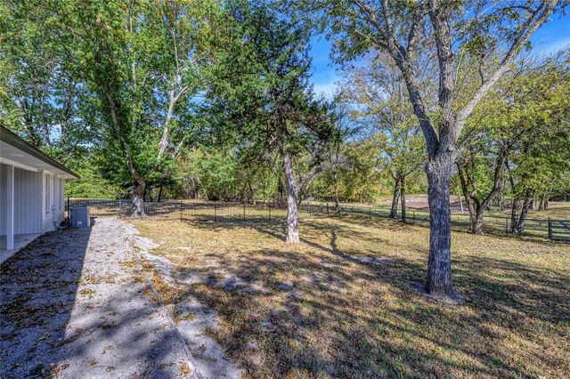 750 Possom Trot Hollow Road, Whitewright, TX 75491