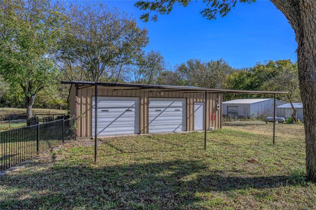 750 Possom Trot Hollow Road, Whitewright, TX 75491