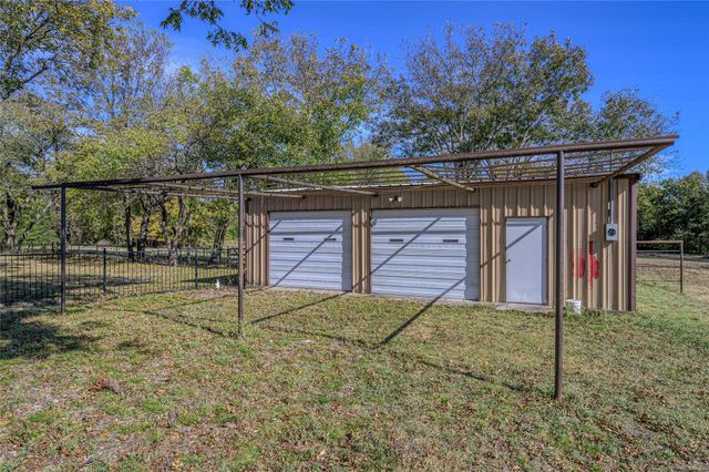750 Possom Trot Hollow Road, Whitewright, TX 75491