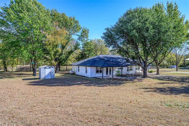 750 Possom Trot Hollow Road, Whitewright, TX 75491