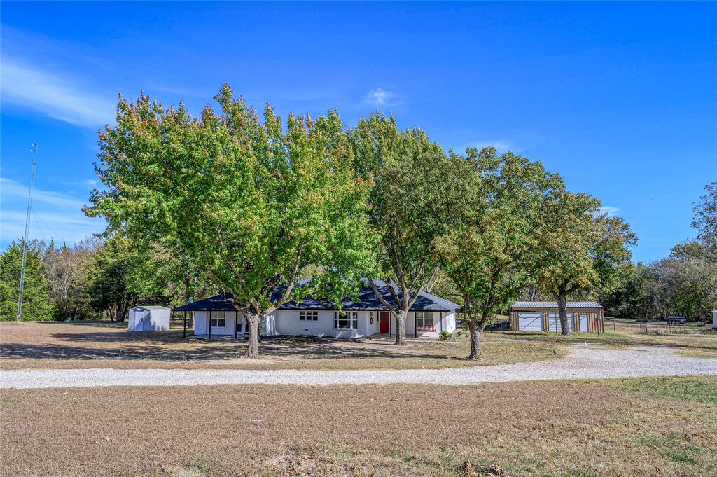 750 Possom Trot Hollow Road, Whitewright, TX 75491