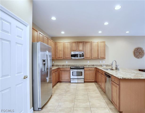 9372 River Otter DR, Fort Myers, FL 33912