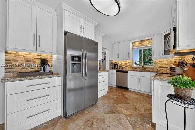 6015 SW 32nd St, Miami, FL 33155