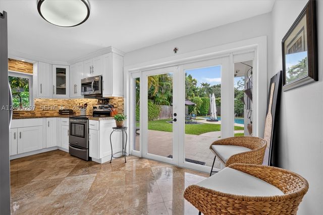 6015 SW 32nd St, Miami, FL 33155