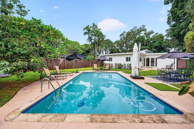 6015 SW 32nd St, Miami, FL 33155