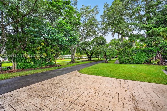 6015 SW 32nd St, Miami, FL 33155