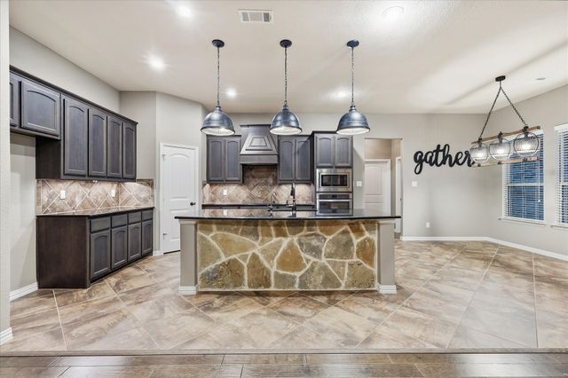 209 Highland Hills Boulevard, Decatur, TX 76234