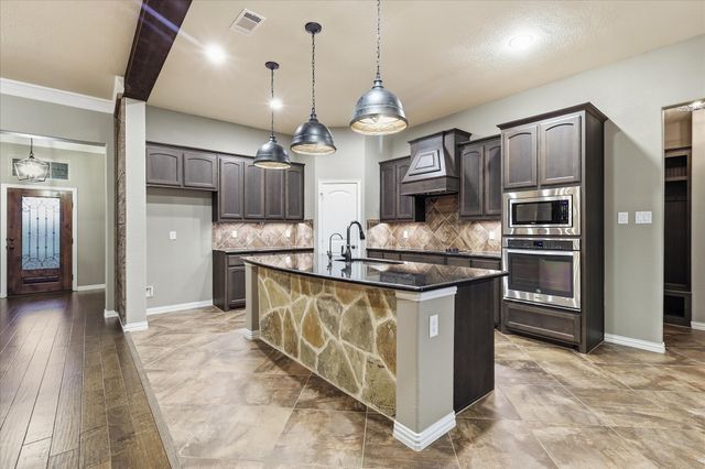 209 Highland Hills Boulevard, Decatur, TX 76234