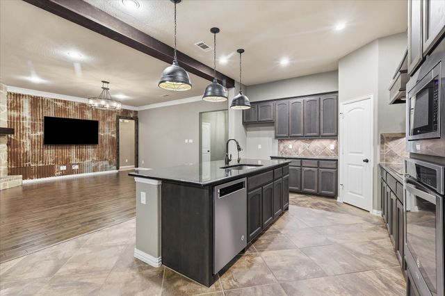 209 Highland Hills Boulevard, Decatur, TX 76234