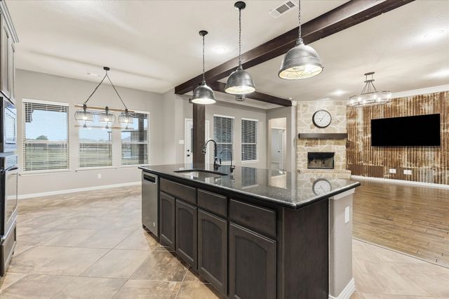 209 Highland Hills Boulevard, Decatur, TX 76234