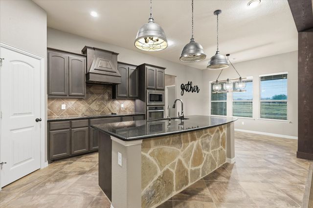 209 Highland Hills Boulevard, Decatur, TX 76234
