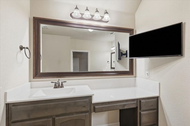 209 Highland Hills Boulevard, Decatur, TX 76234