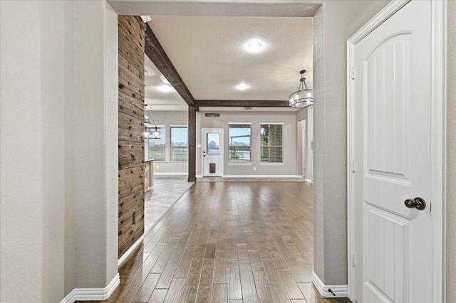 209 Highland Hills Boulevard, Decatur, TX 76234