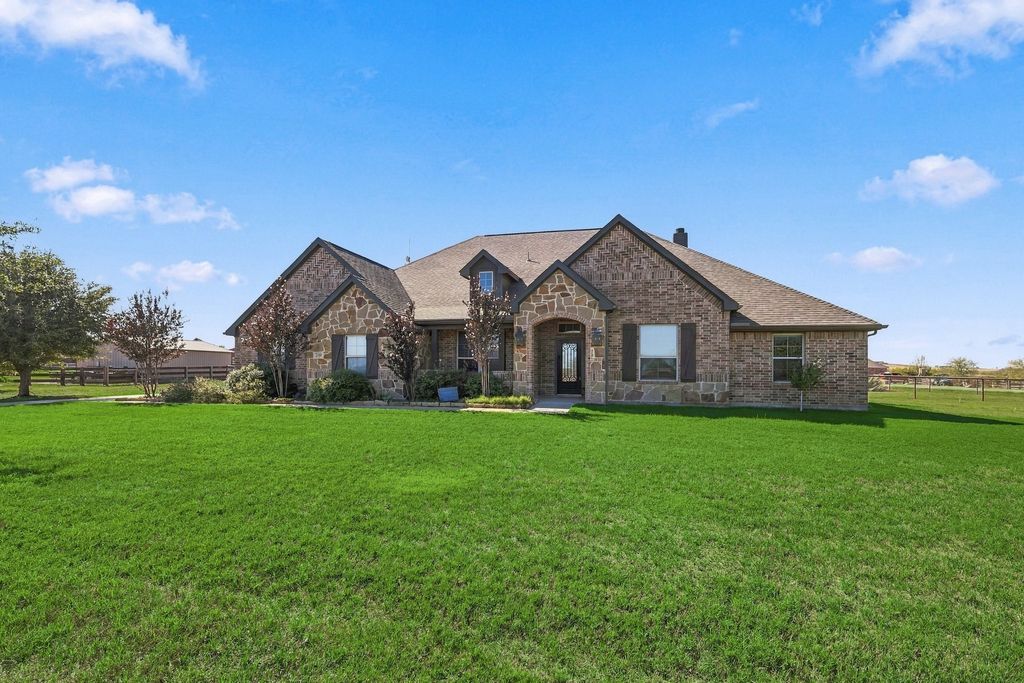 209 Highland Hills Boulevard, Decatur, TX 76234 — photo 2