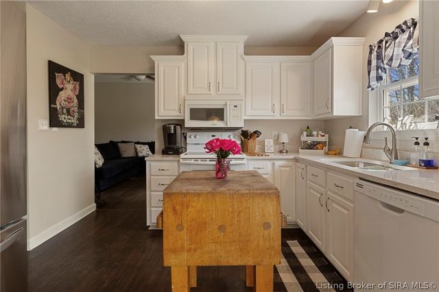 507 Deer Run Drive, Sellersburg, IN 47172